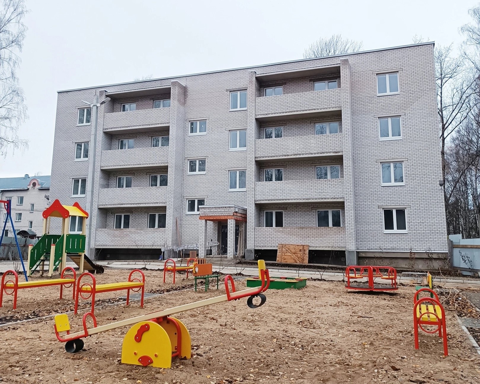 В городе Бабаево на улице Советской возводится новый многоквартирный дом.