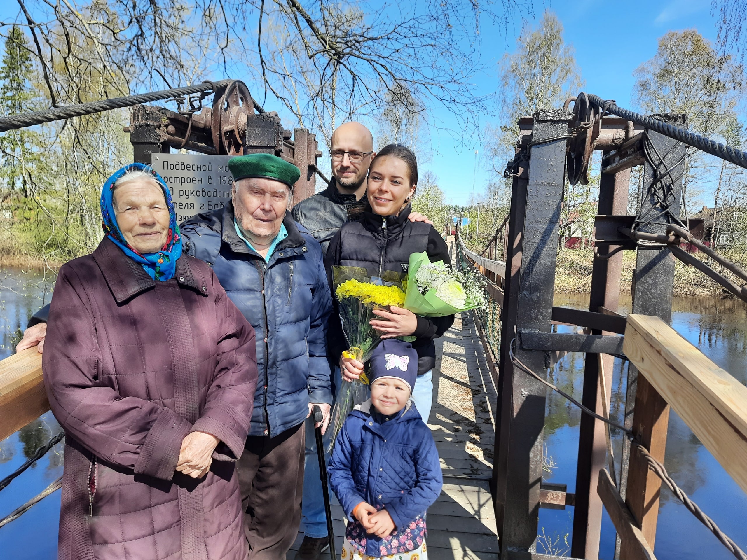 А вы знаете, кто в городе руководил строительством подвесного моста?.