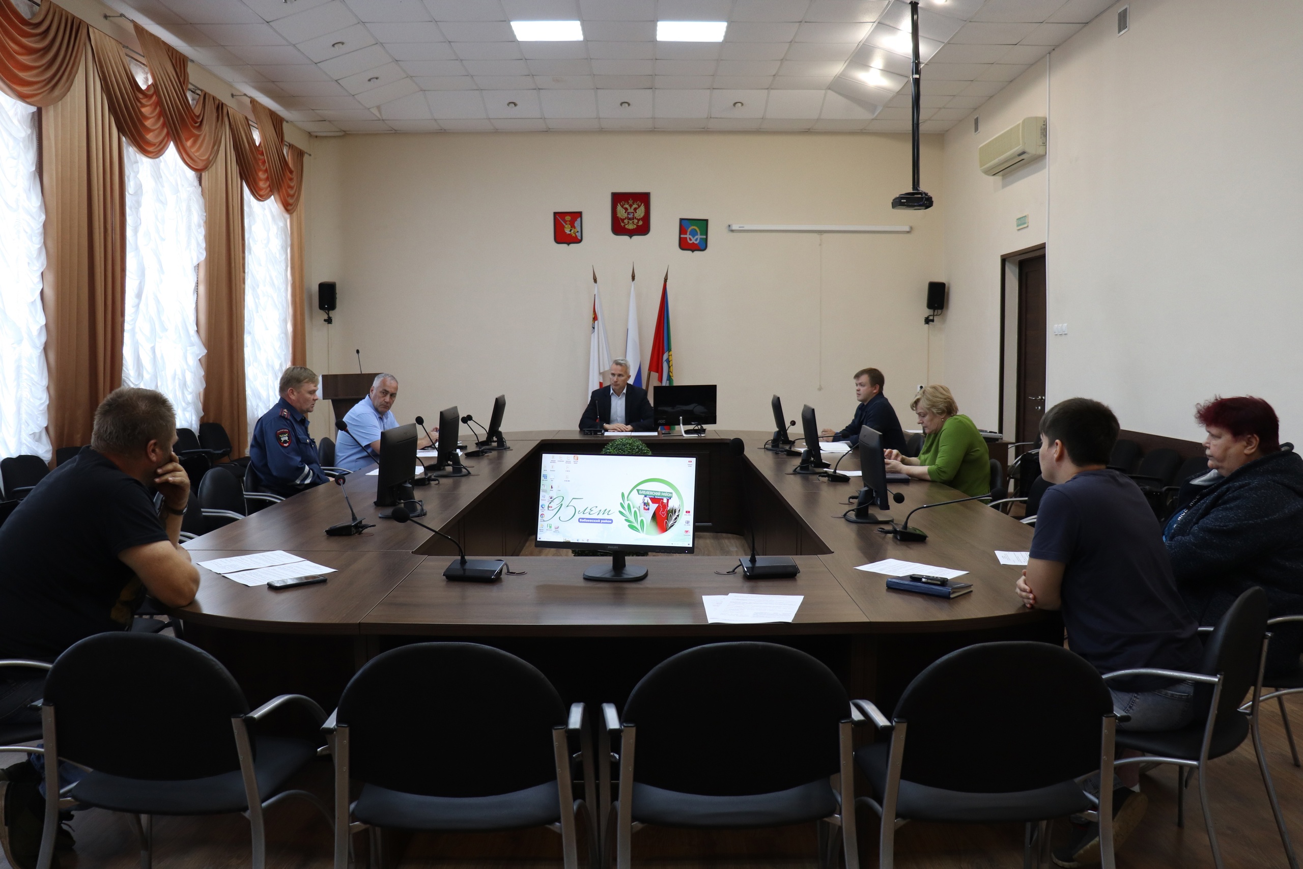 Обеспечение безопасности дорожного движения в учебное время стало центральным вопросом на заседании комиссии по обеспечению безопасности дорожного движения..