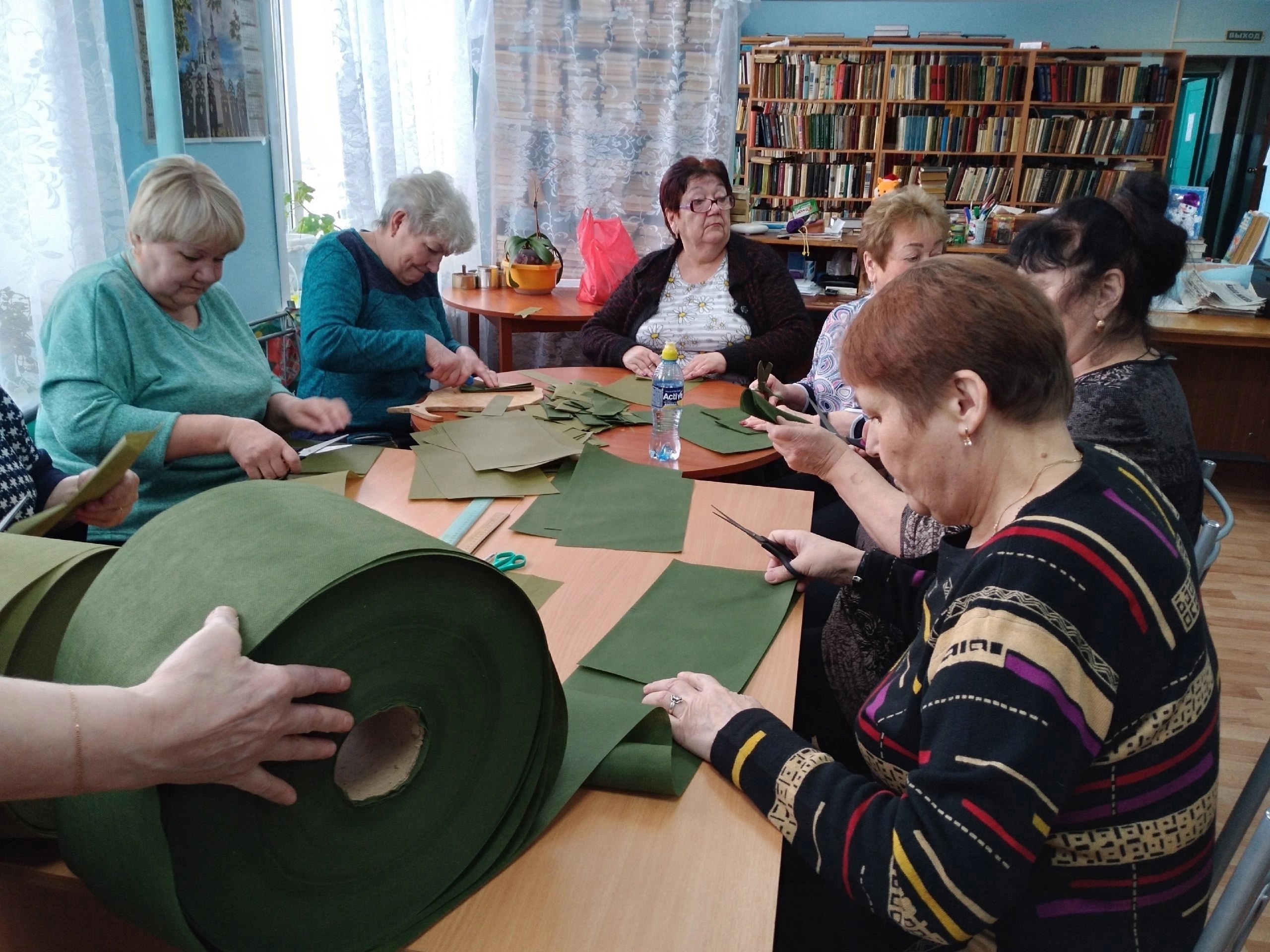 Изготовление маскировочных сетей ветеранами – это не только практическая помощь нашим вооружённым силам, но и важная форма патриотического духа и поддержки.